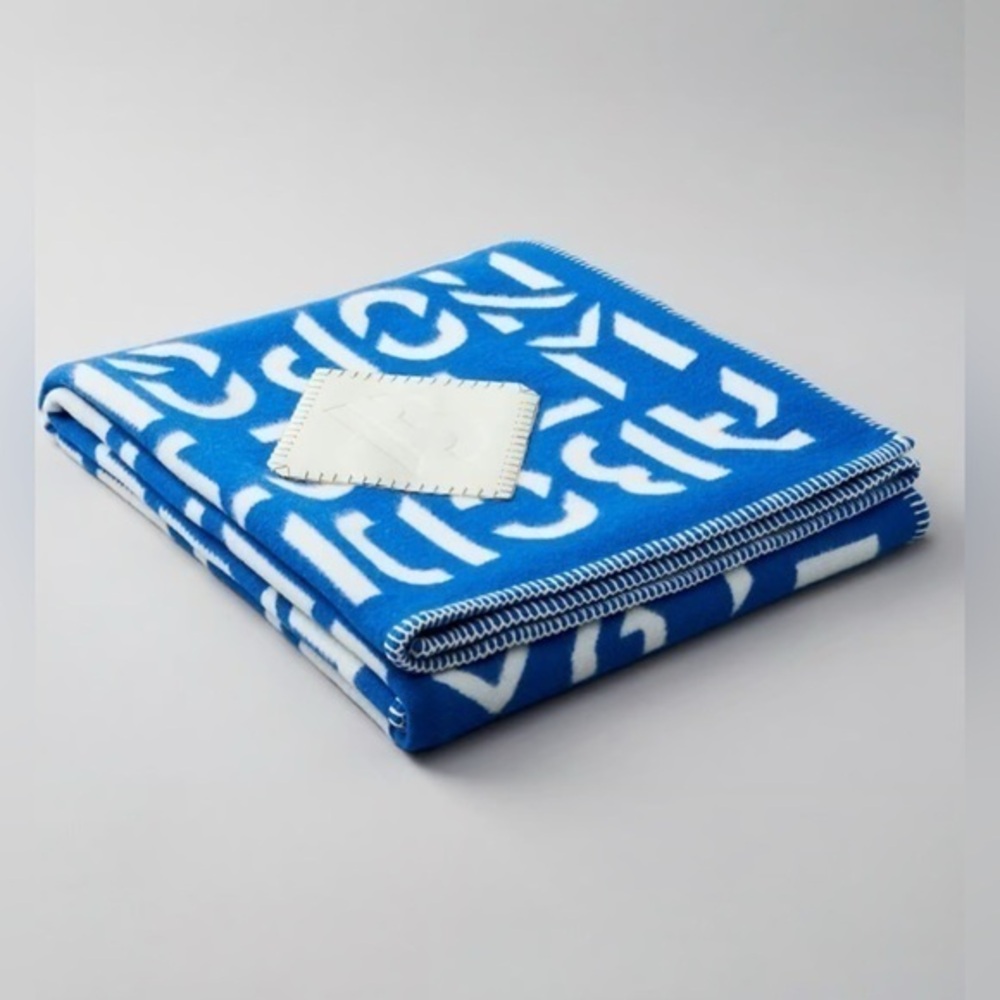BYREDO Alphabeta Blanket BYPRODUCT 45 Team Colors Blue and White wool cashmere